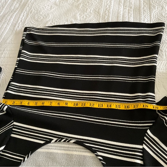 GREEN ENVELOPE, BLACK AND WHITE STRIPED BLOUSE,SIZE: L - Picture 6 of 10